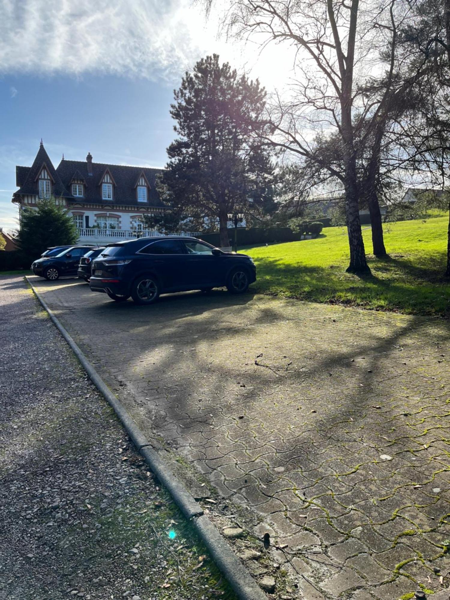 Un Appartement Dans Un Chateau Deauville Exterior foto